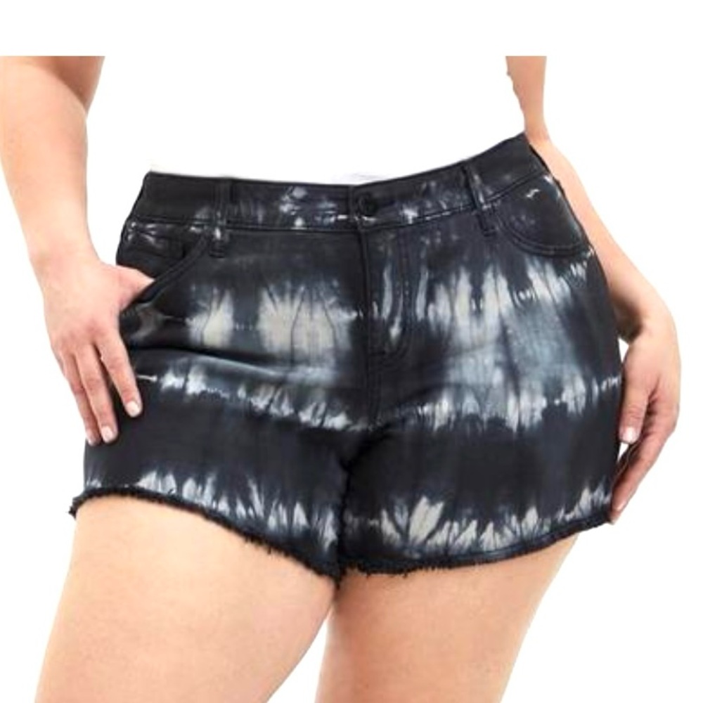 🌼TORRID FEEL THE FIT Tie-Dye Stretch Mid-Rise Shorts🌼